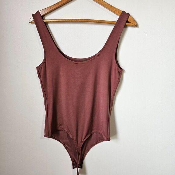 NWT EXPRESS SCOOP NECK BODY CONTOUR SCOOPNECK BODYSUIT TANK SIZE M - Picture 2 of 13